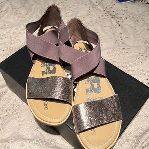 New with tags Sorel Sandals, size 9.5